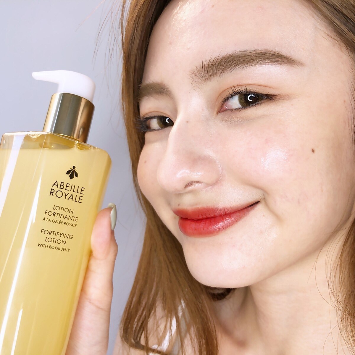 嬌蘭皇家蜂王乳蜜露使用示意。