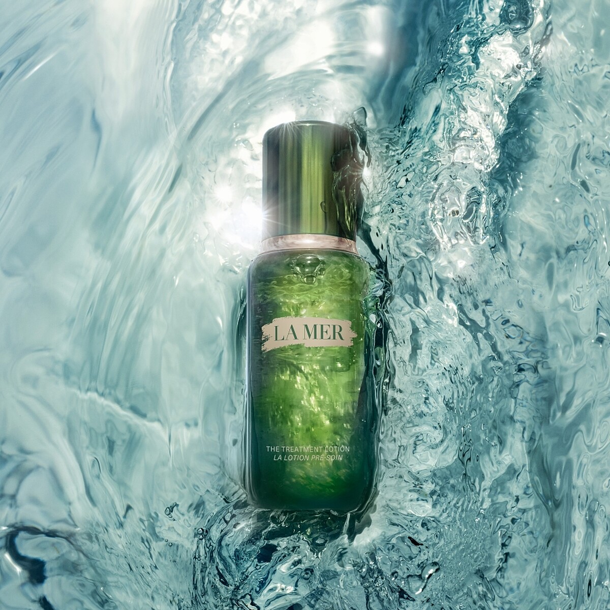 LA MER超能修護精華露產品情境圖。