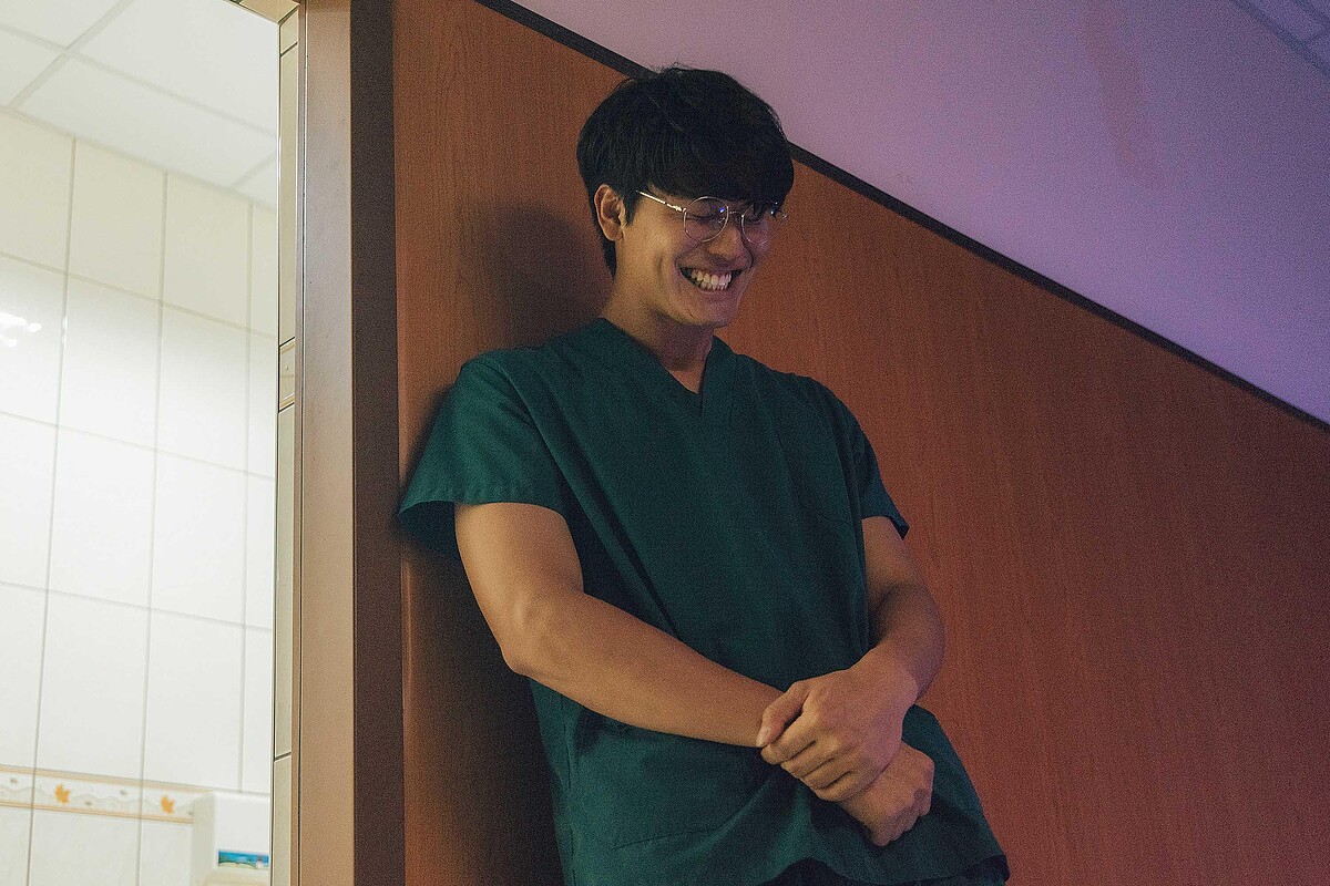 ▲風田被以「偶像劇手法」拍攝，不料全場都在憋笑。（圖／公視提供）