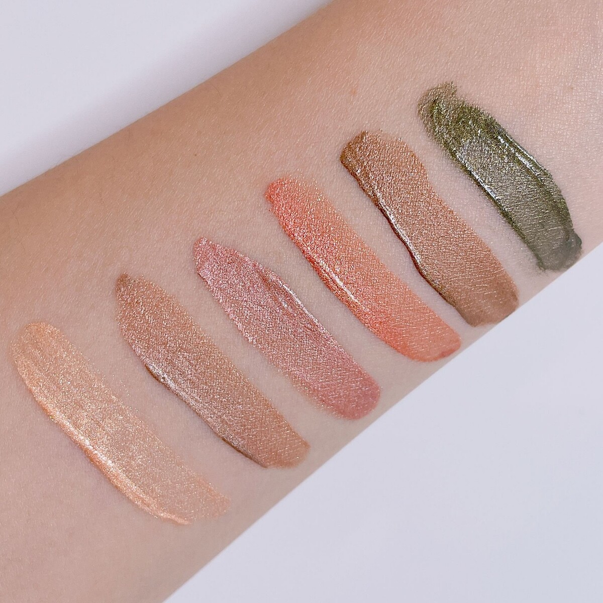 Sisley植物光感眼影晶露六色試色。