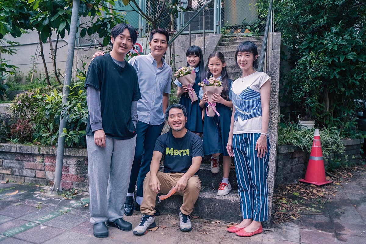 《你，敢不敢？》驚悚懸疑系列影集，搶先公開《隔壁女兒的書包》單元卡司，導演李中（左三）攜施名帥（左一）、林子熙（右一）、王傳一（左二）打頭陣