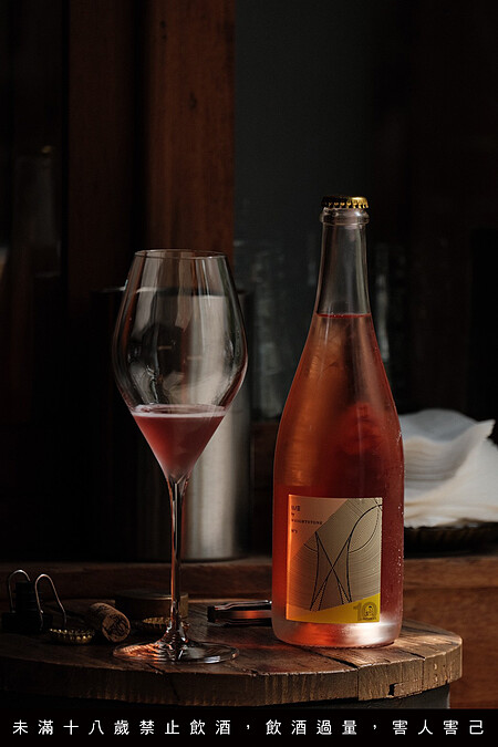 小威石東古法氣泡酒 W&deg;2。