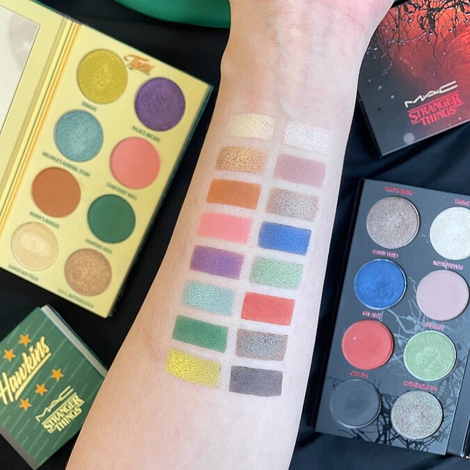 M.A.C X STRANGER THINGS怪奇物語聯名八色眼影盤(#1986霍金斯高校、#虛空維度)手部試色。