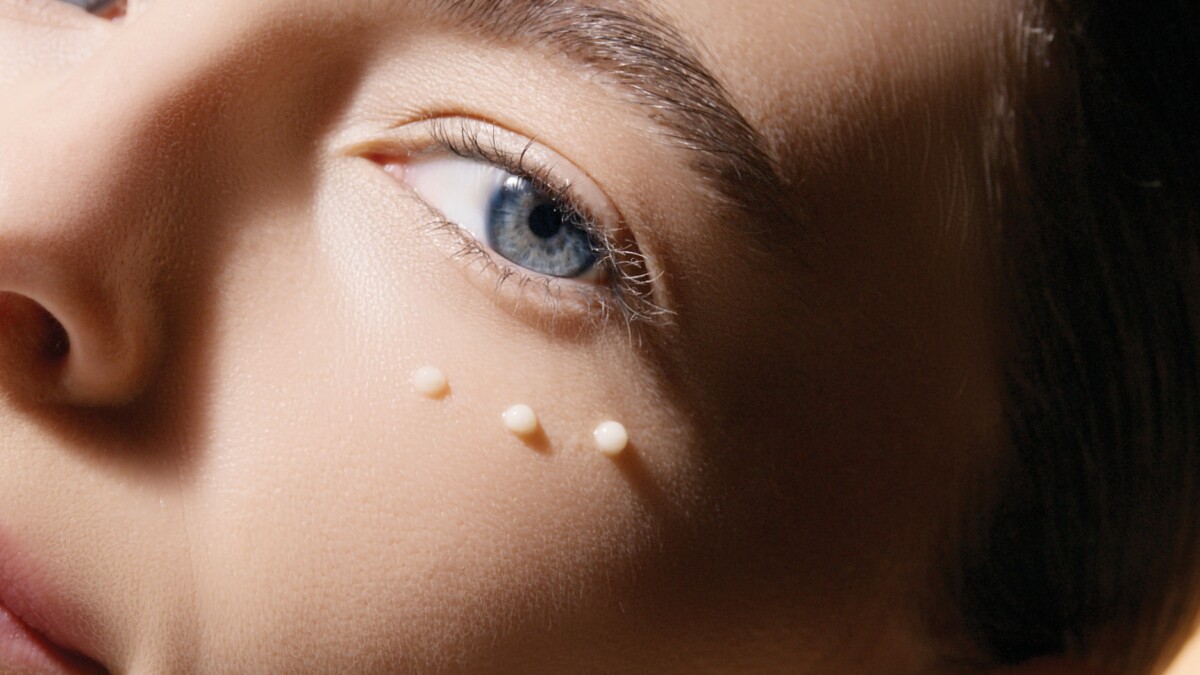 蘭蔻絕對完美黃金玫瑰修護眼霜質地。