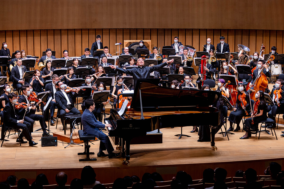 V.K克與高雄市交響樂團共同演出