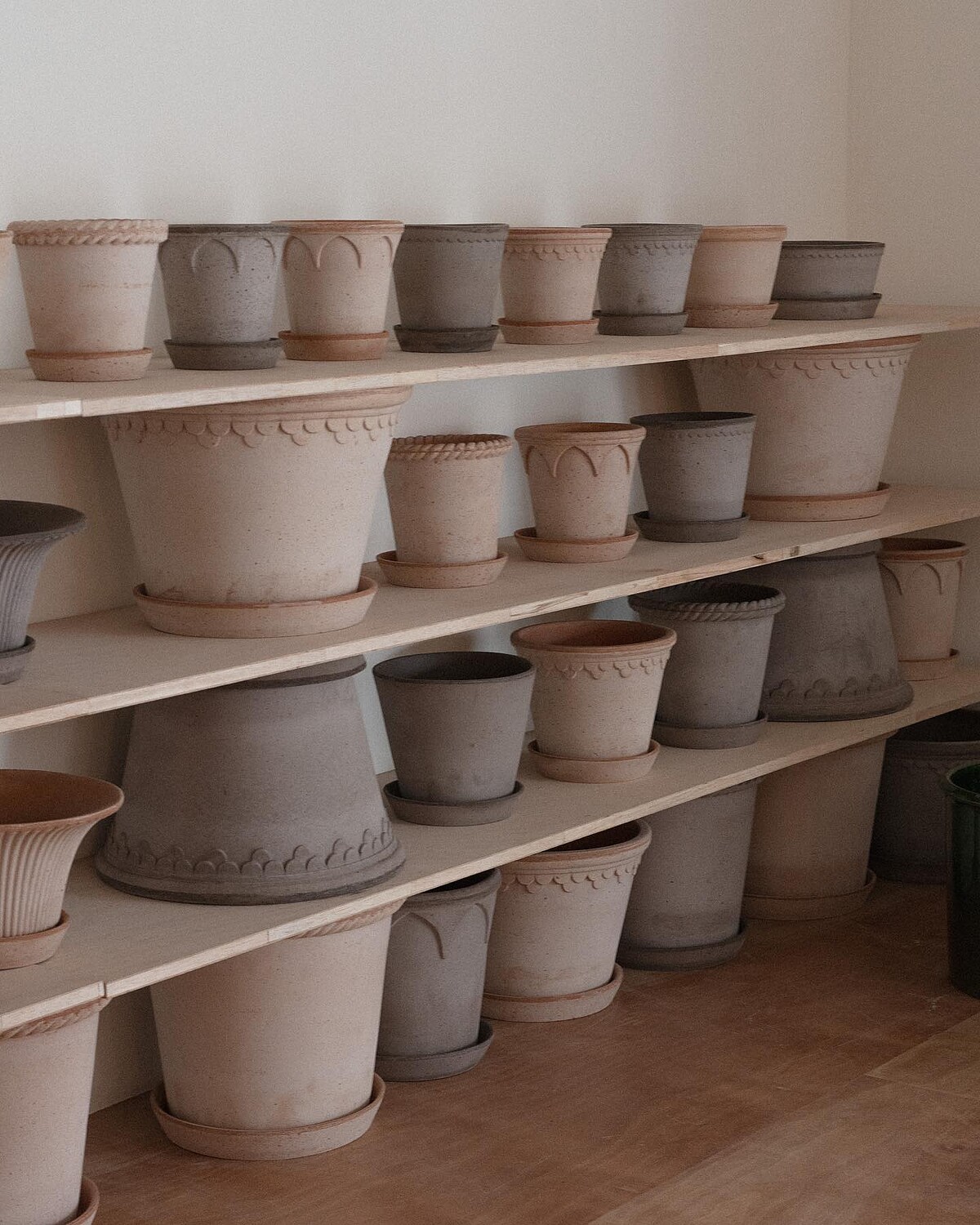 有許多Bergs Potter盆器可供選擇。