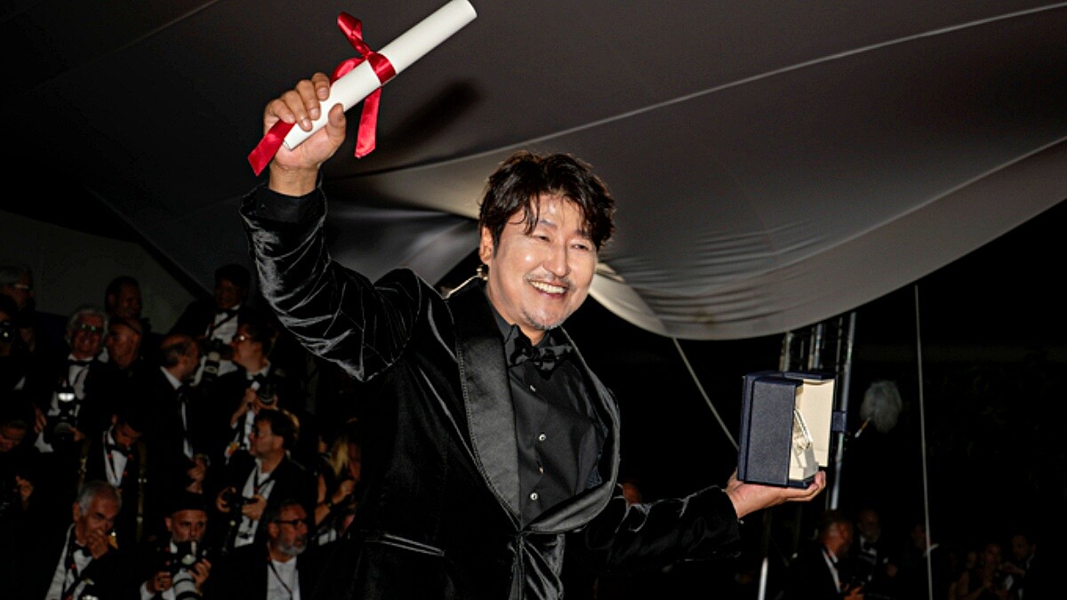 宋康昊 奪坎城最佳男主角！韓國演技教科書《殺人回憶》《寄生上流》《計程車司機》「忠武路」頂流演員第一人！