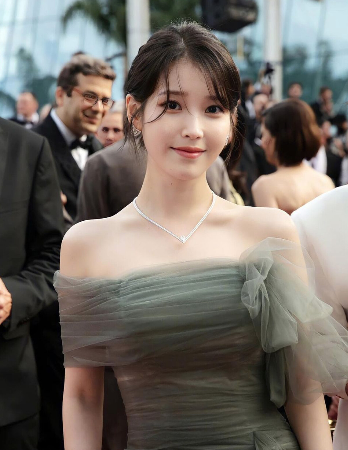 IU李知恩2022坎城影展穿搭