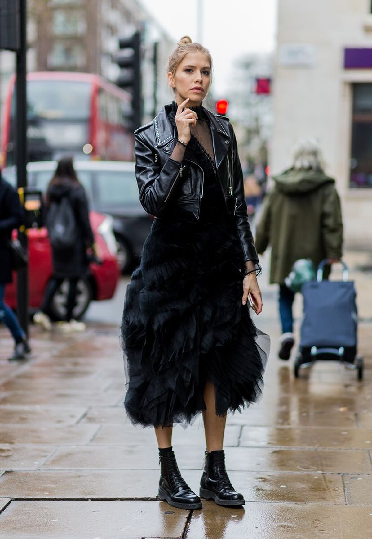 飛行皮夾克 X 寬鬆蓬裙