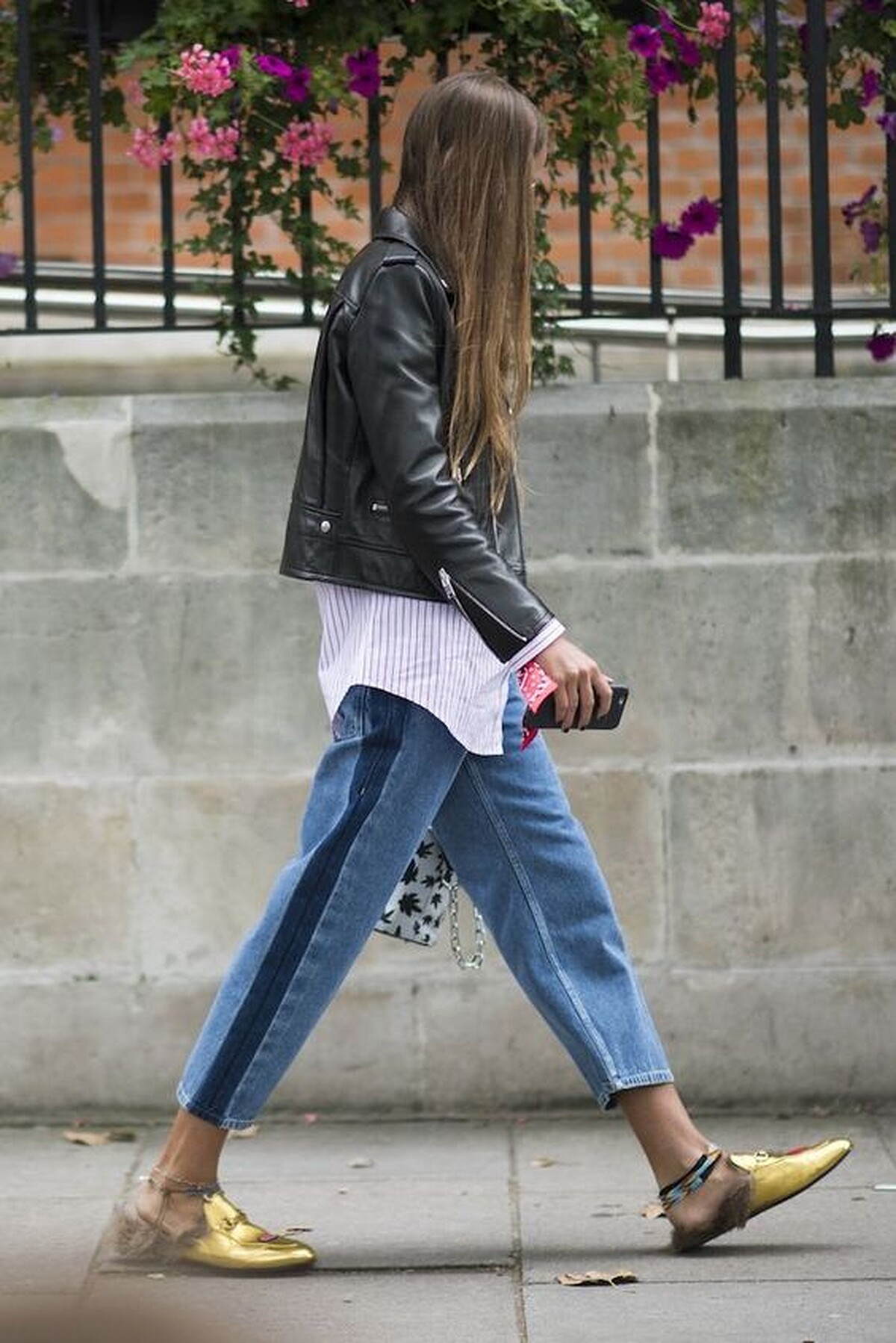 飛行皮夾克 X 邊條長褲