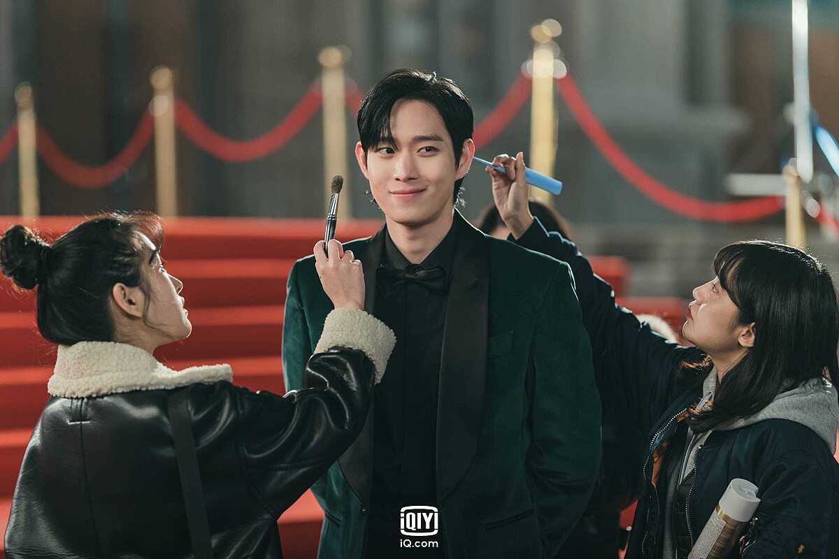 《流星》金永大飾演頂級明星孔泰成