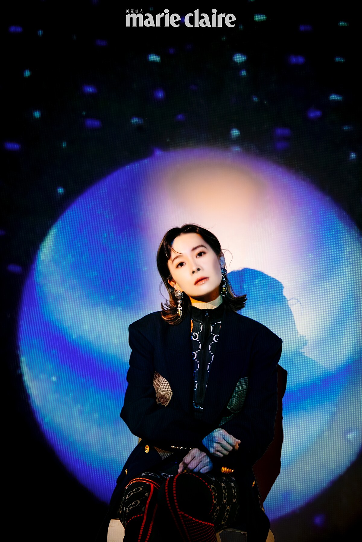 印花運動上衣、印花運動長褲、深藍色西裝外套，all by Gucci