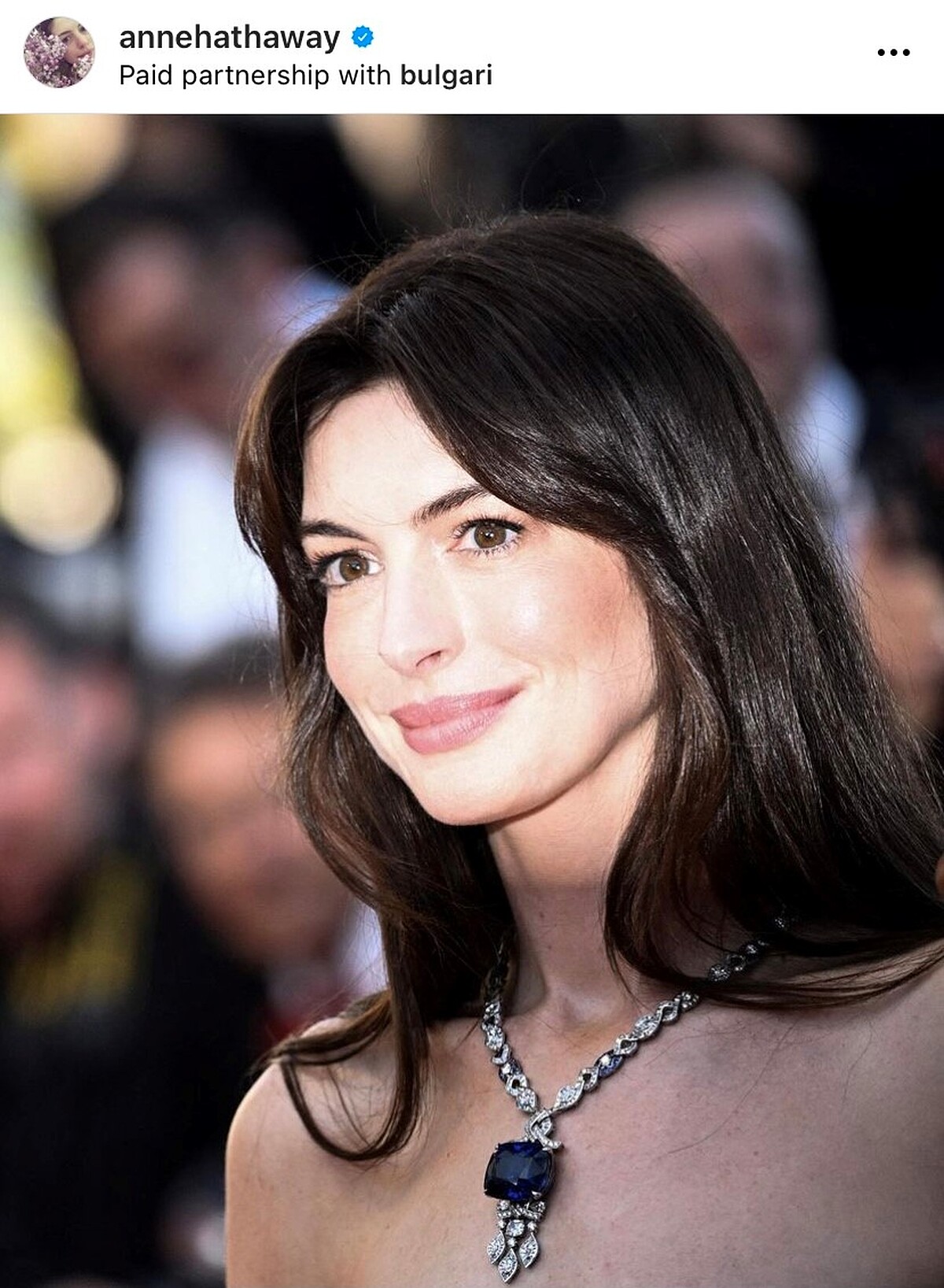 安海瑟薇出席75屆坎城影展競賽片《世界末日》首映紅毯