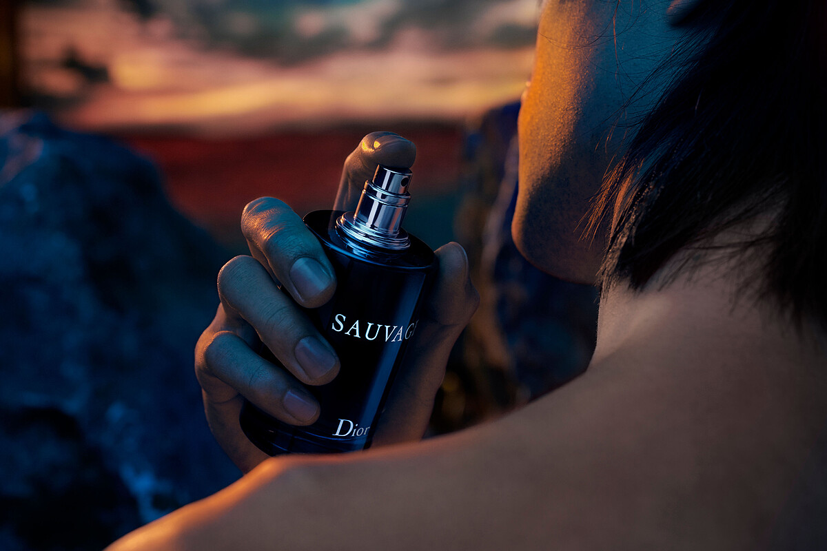 DIOR SAUVAGE曠野之心在堆疊的氣息之中,激發出你我都無法撼動的感官能量。