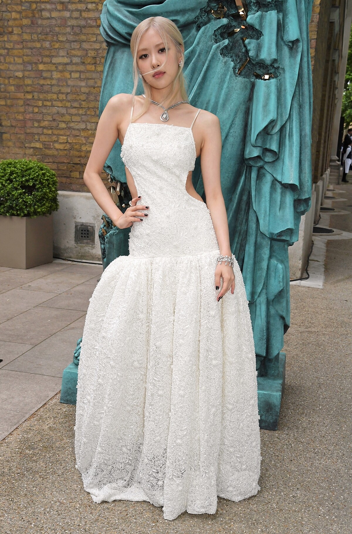 Blackpin Ros&eacute;現身Tiffany & Co.於倫敦舉辦的《匠心妙藝》展覽