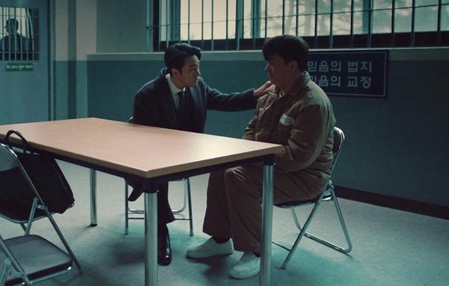 《醫法刑事》以翰協助前同事脫罪