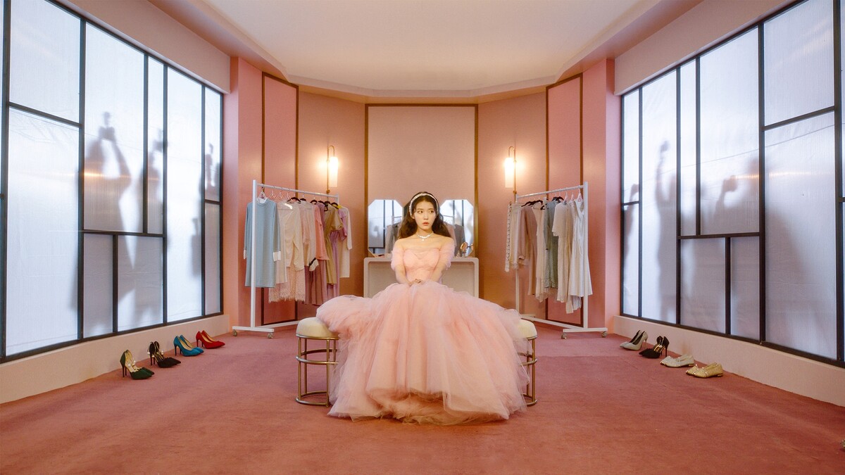 IU 李知恩拍攝《Celebrity》MV