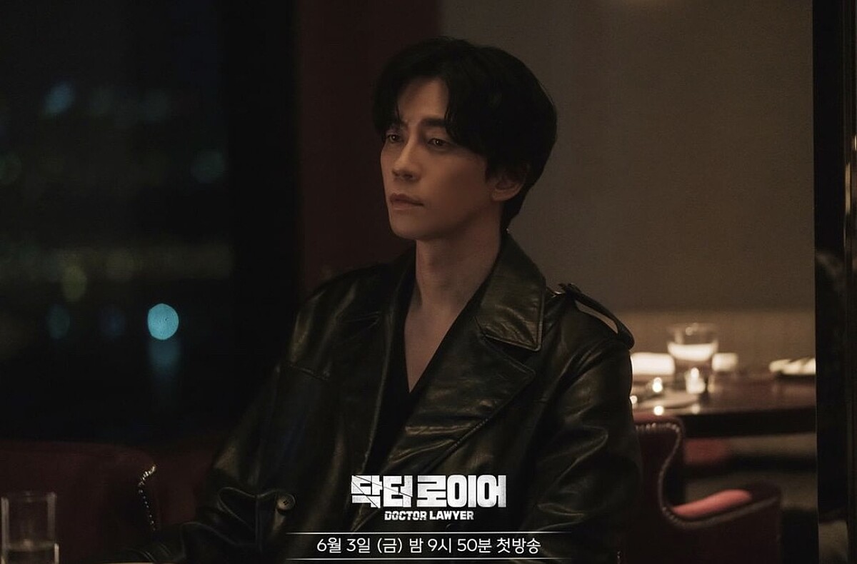 新登場就實力搶鏡，由申成祿所飾演的「傑登李」這個角色，在劇中會是扮演著什麼樣的角色，是敵是友的謎之人設也同時勾起很多追劇黨的好奇心。