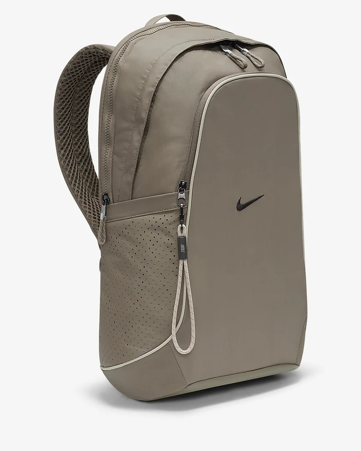 Nike Sportswear Essentials 背包，價格店洽。