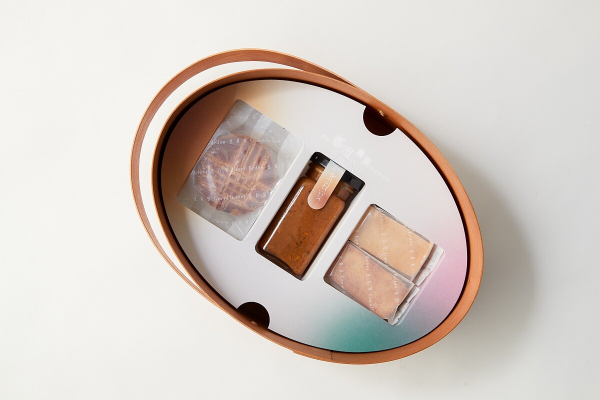 以稻米與火山咖啡為主題打造禮盒內容。