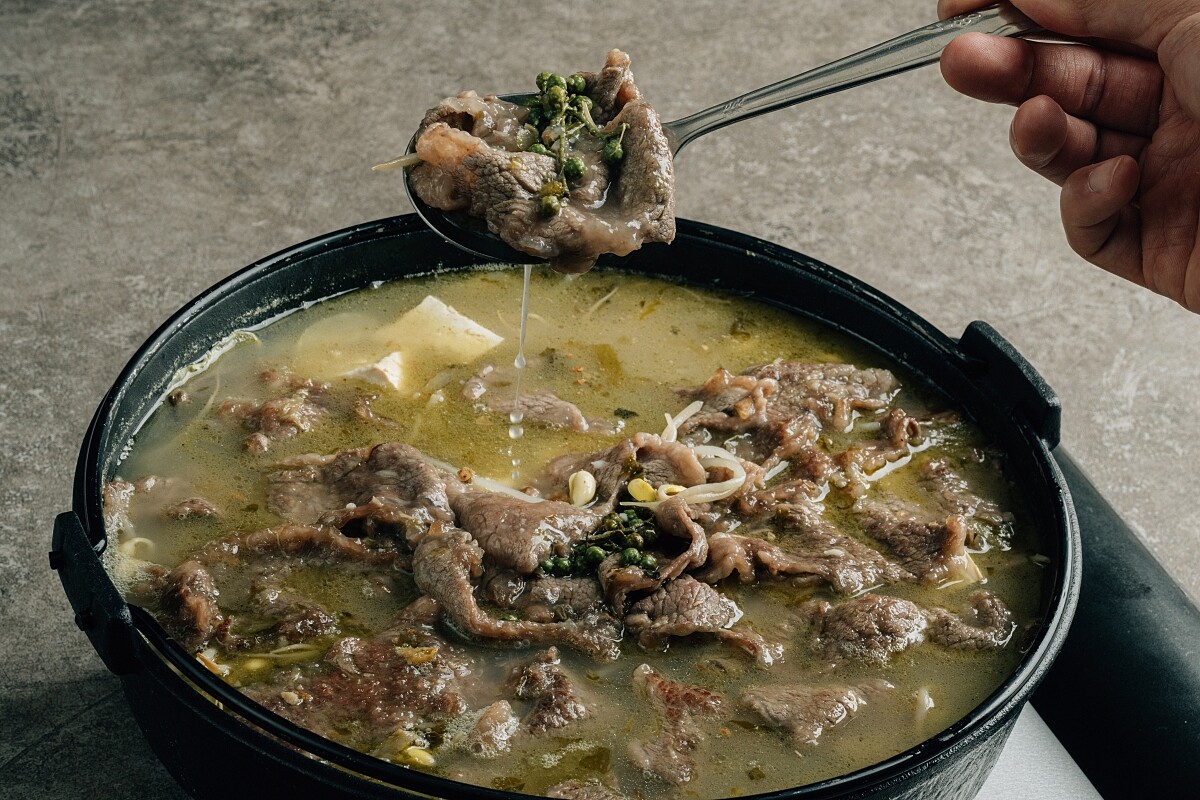 古法甕釀酸菜牛。