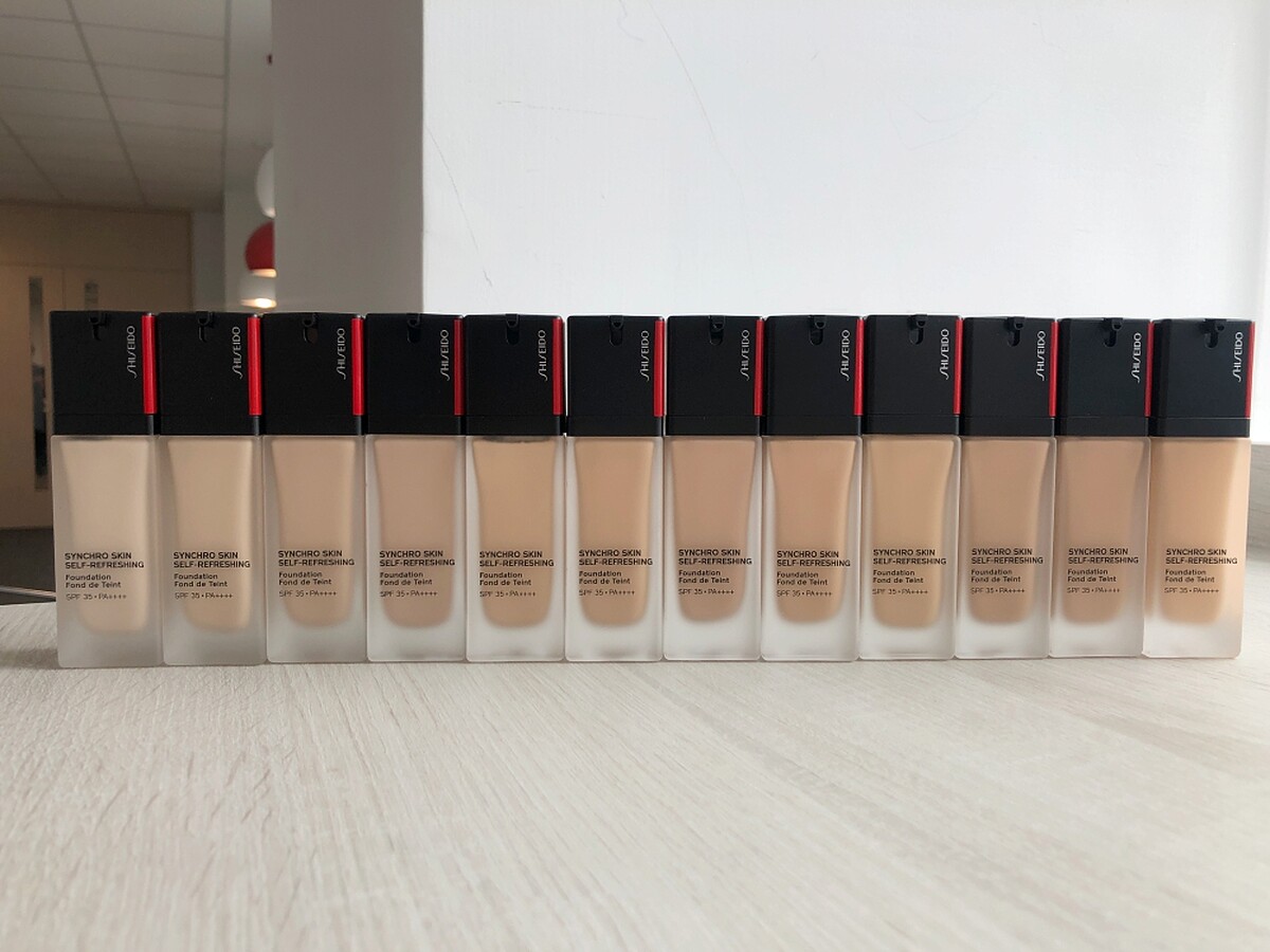 資生堂超進化持久粉底SPF 35/PA++++。