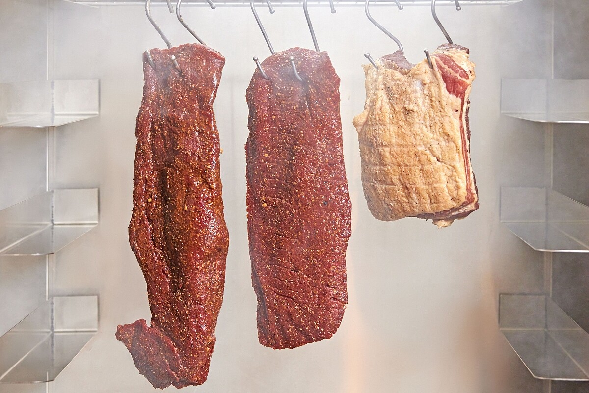 Chef James 更特別為好丘設計打造專屬煙燻箱。