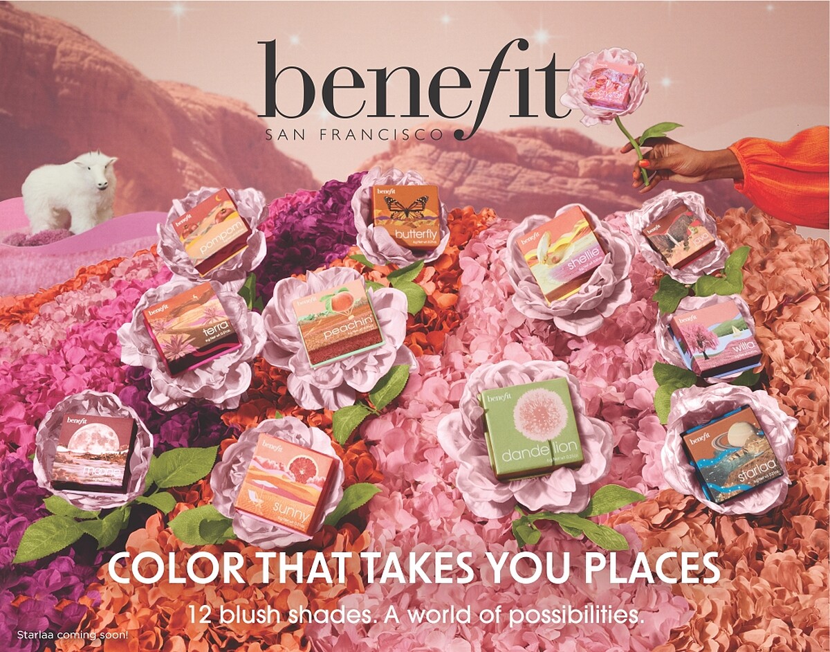 benefit夢遊仙境蜜粉盒形象圖。