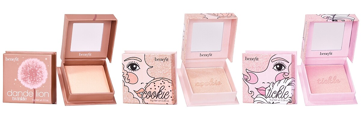 benefit夢遊仙境蜜粉盒打亮(左起)蒲公英星空蜜粉、粉金艷炫光蜜粉、粉淘氣炫光蜜粉,NT1,200