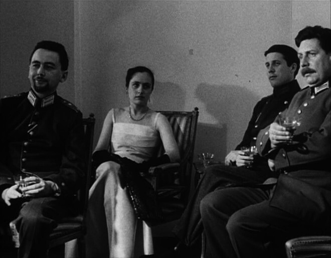 《無法和解或有限暴力》透過多人稱敘事拼湊不堪回首的真相與重現歷史不斷再現的極權主義