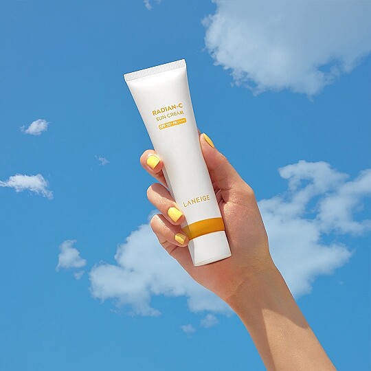 LANEIGE蘭芝維他命C淨膚防曬乳情境圖。