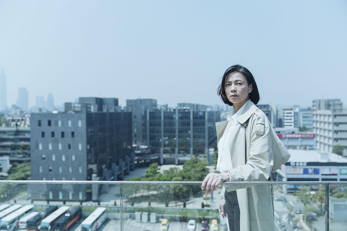 柯淑勤在《我願意》飾演檢察官