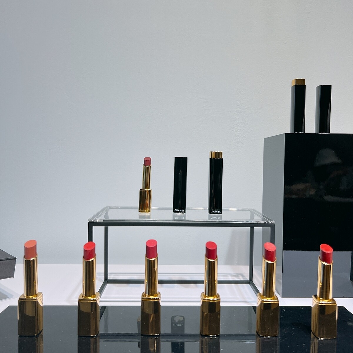 香奈兒超炫耀精萃唇膏。