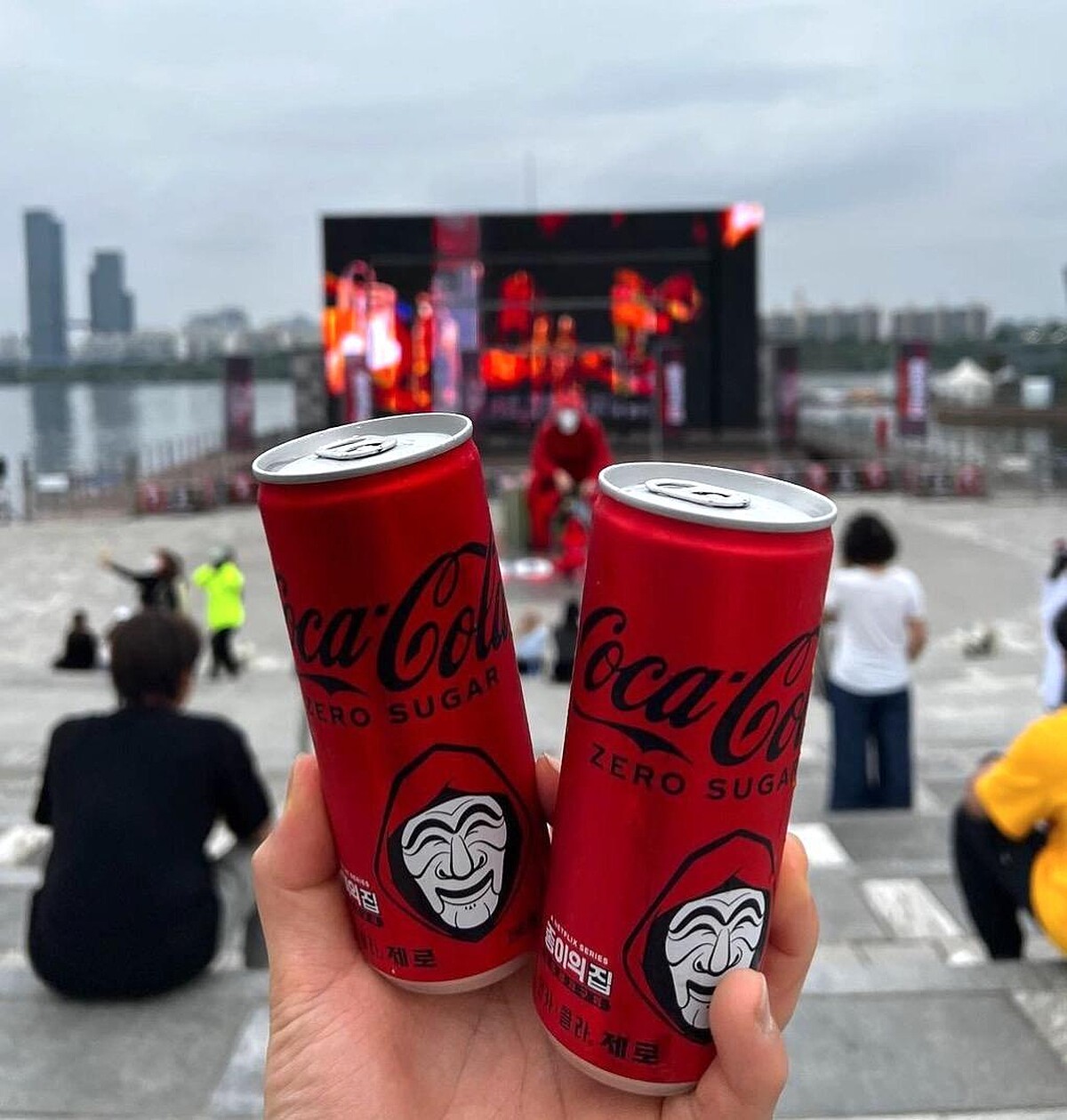 《紙房子：韓國篇》聯名可口可樂