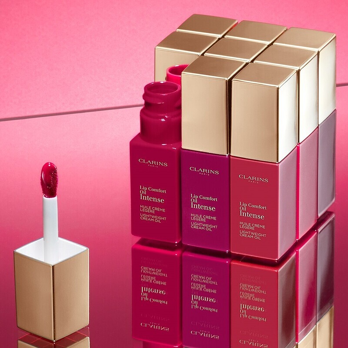 克蘭詩釉光植萃美唇油，集結唇露、唇釉、唇油的優點。