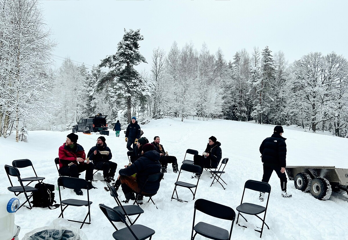 〈Storm〉MV跨海組成百人團隊