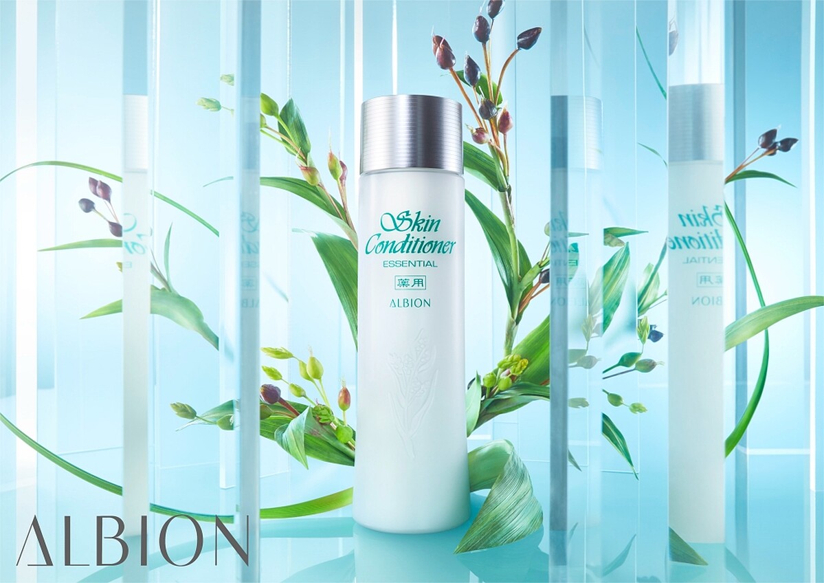 ALBION 2022年新薏代健康化妝水橫式形象圖。