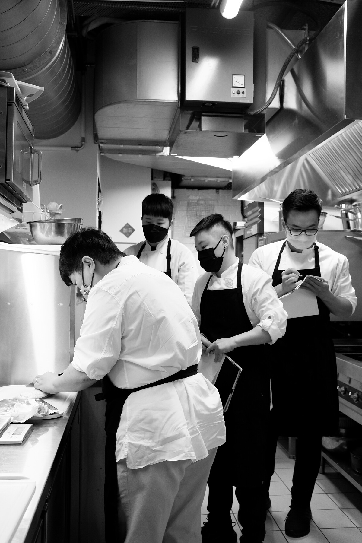 邀請擅長法式料理的主廚 Dana 作為餐飲顧問。 