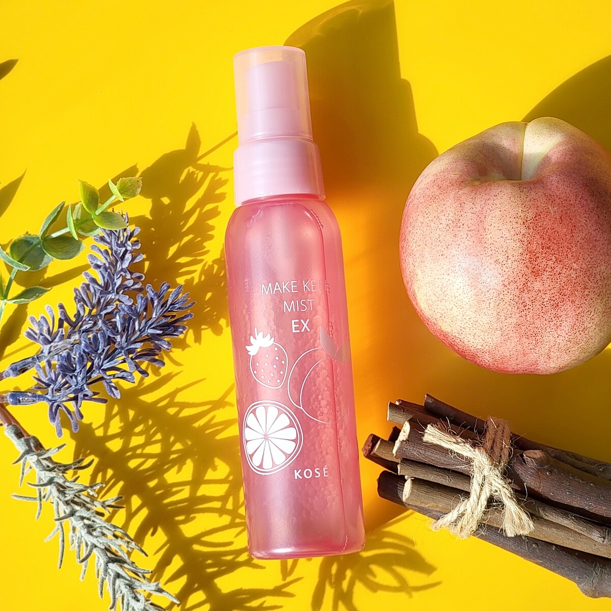 絲蔻絲媚影美顏定格持粧噴霧，2022夏天推出限量果漾瓶。