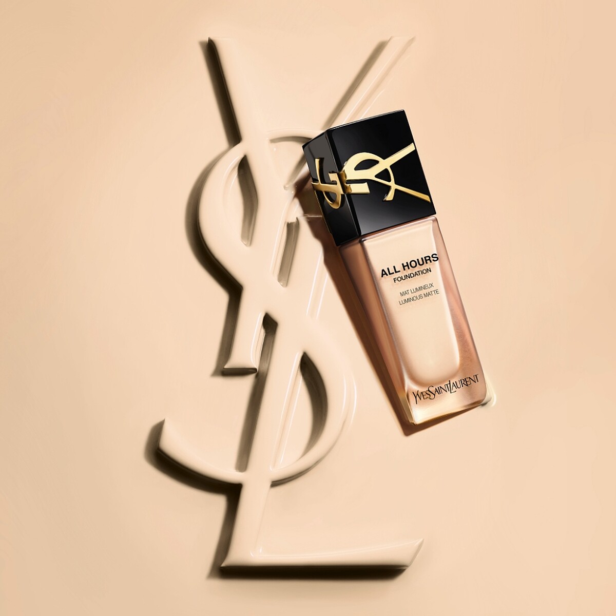 YSL 2022年恆久完美無瑕持妝粉底SPF39/PA+++主視覺。