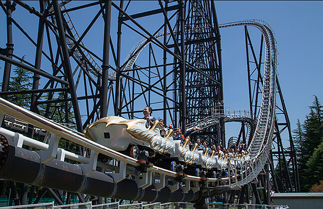 富士急樂園招牌雲霄飛車