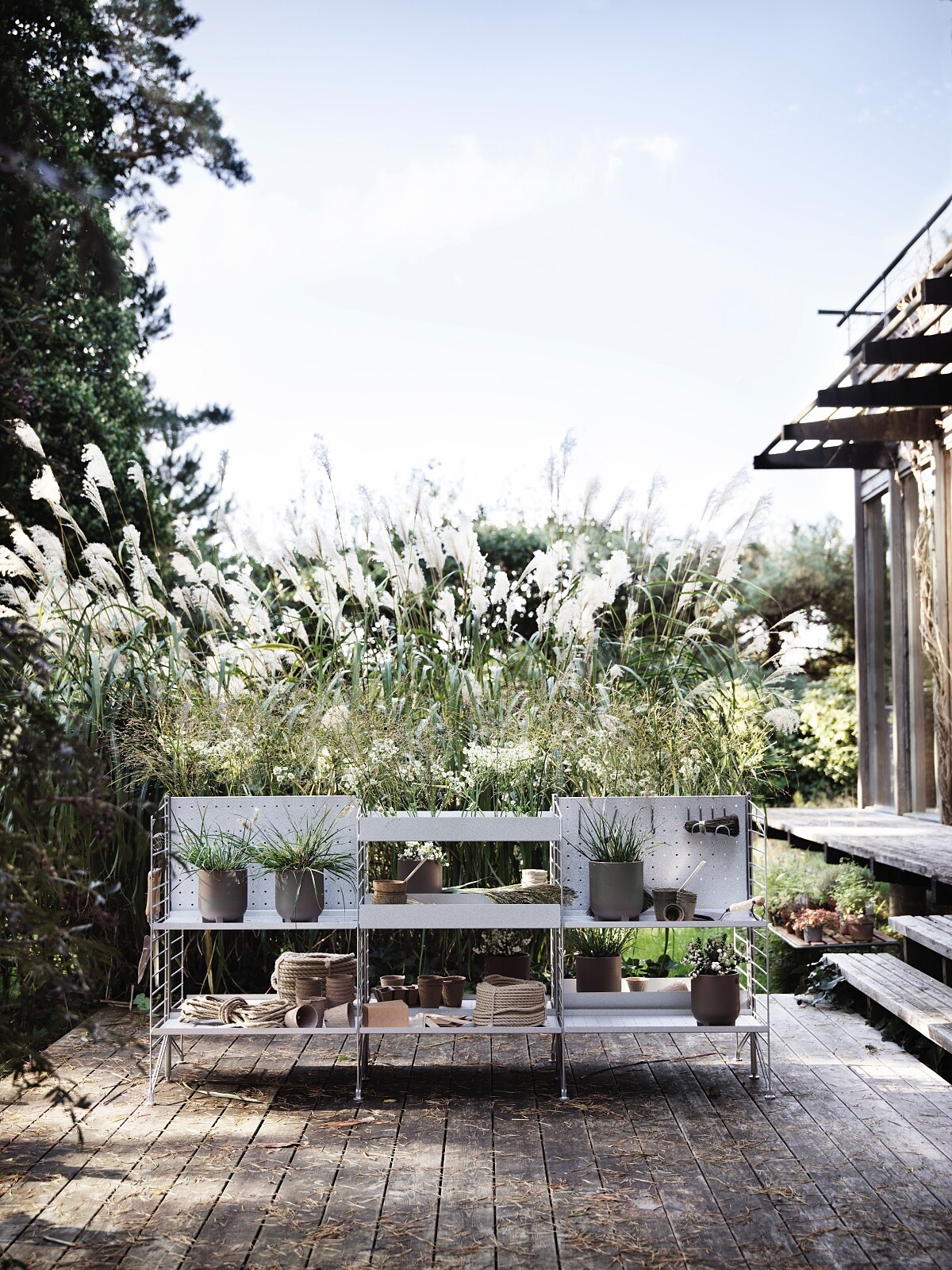 String Furniture 戶外層架 《Outdoor系列》。