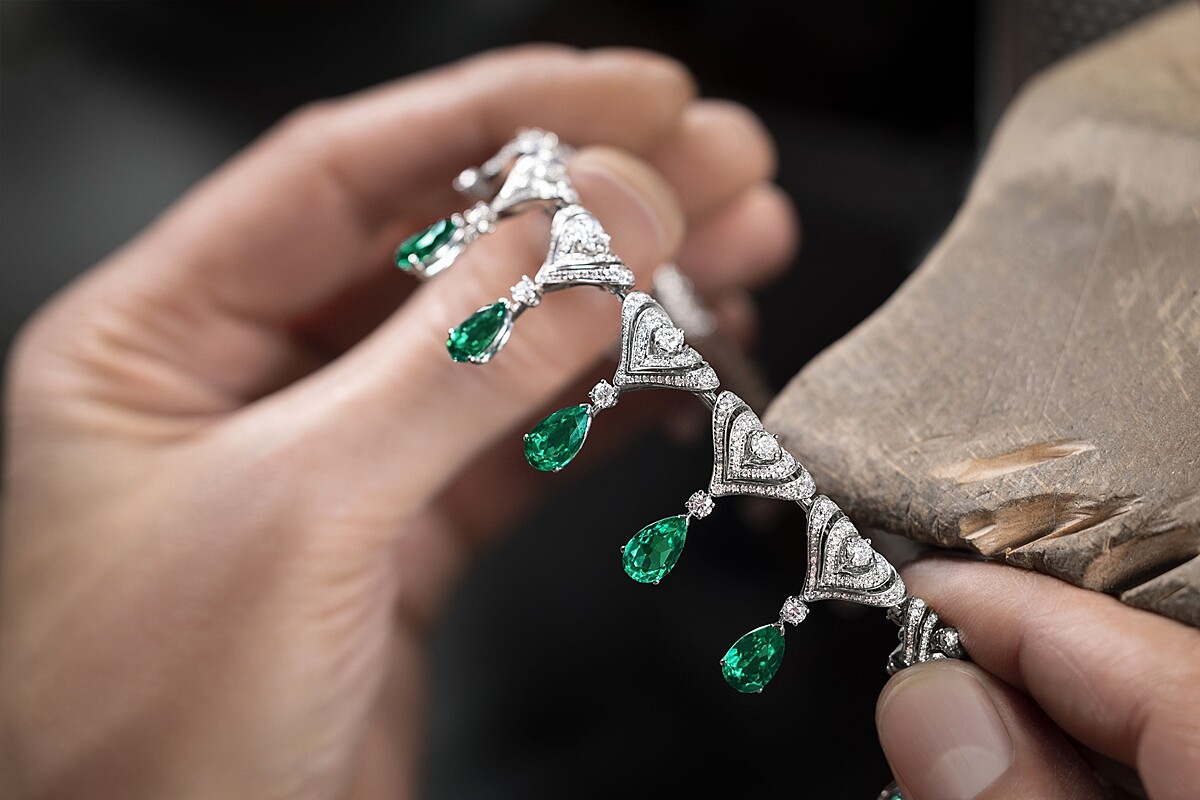 Emerald Glory 祖母綠與鑽石項鍊工藝圖