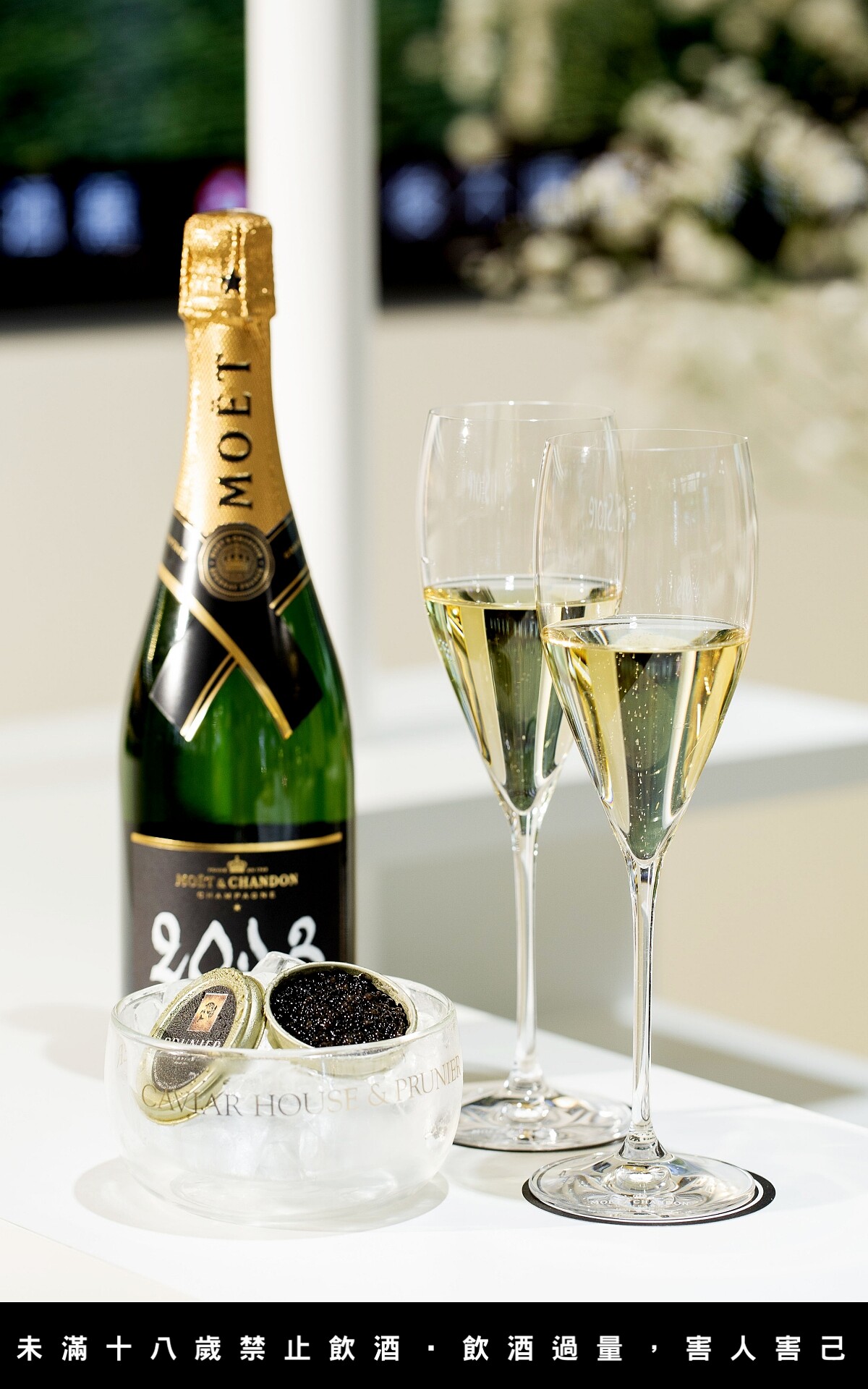 雙杯香檳與 Prunier 魚子醬的限量組合，售價NT3,000元。