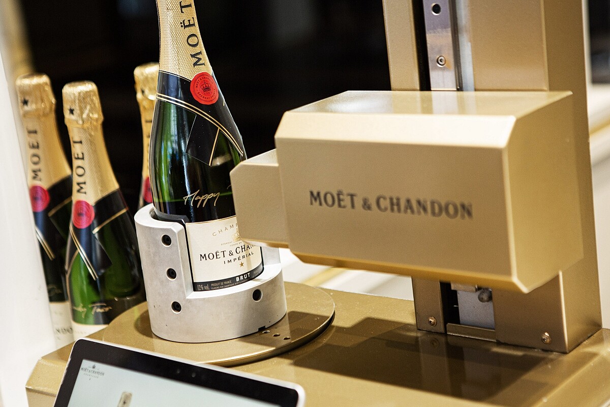 提供瓶身印字服務。