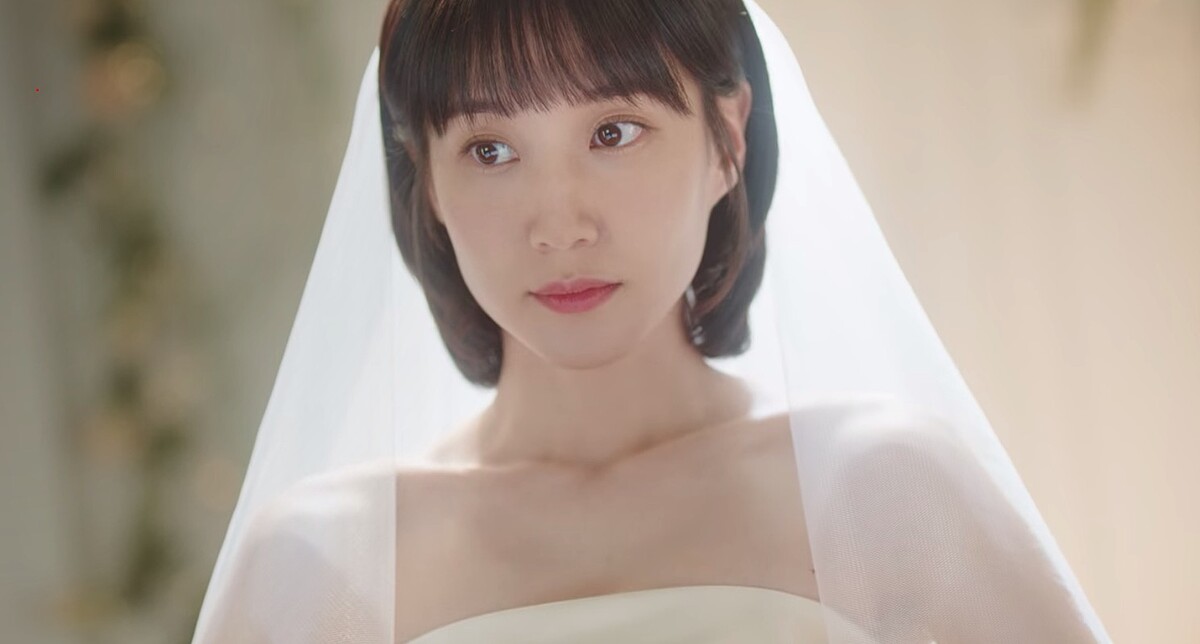 朴恩斌穿上夢幻婚紗