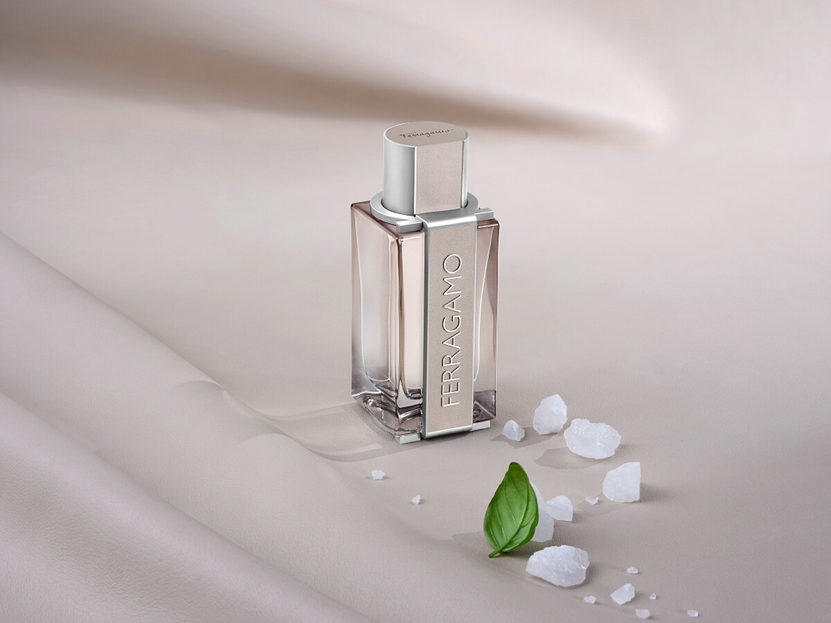 Salvatore Ferragamo BRIGHT LEATHER菲常風格男性淡香水產品情境圖。