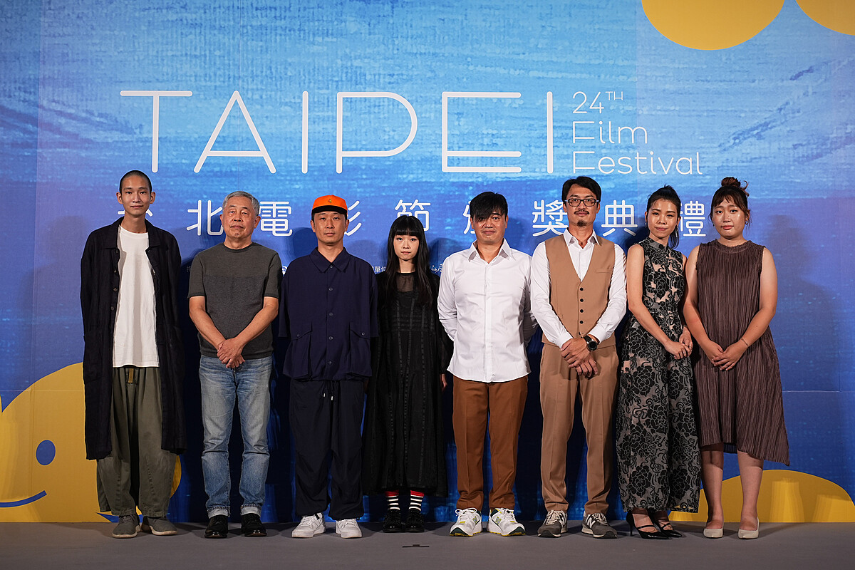 《詠晴》劇組，左起張誌騰(導演)、杜篤之(聲音設計)、周宜賢(攝影)、杜亦晴(聲音設計)、陳宗錦(傑出技術-風雨效果)、陳茂榮(風雨效果助理)、林儀芬(製片)、周嘉儀(製片)