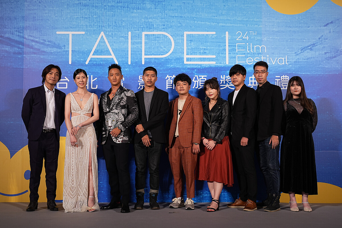 《咒》劇組，左起柯孟融(導演)、蔡亘晏(女主角)、高英軒(男配角)、陳克勤(攝影)、陳若宇(美術設計)、王聖鷹、盧冠松、謝孟成、林品岑(視覺效果)