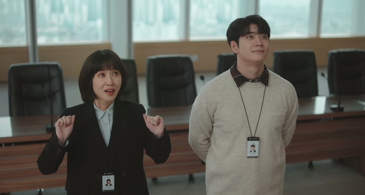 英禑見到鯨魚掛畫超級開心